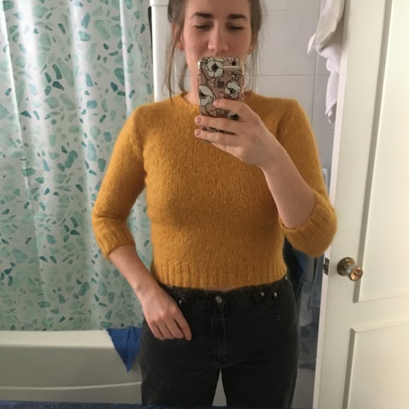 Cropped Valentino Sweater - Picture 7 of 9